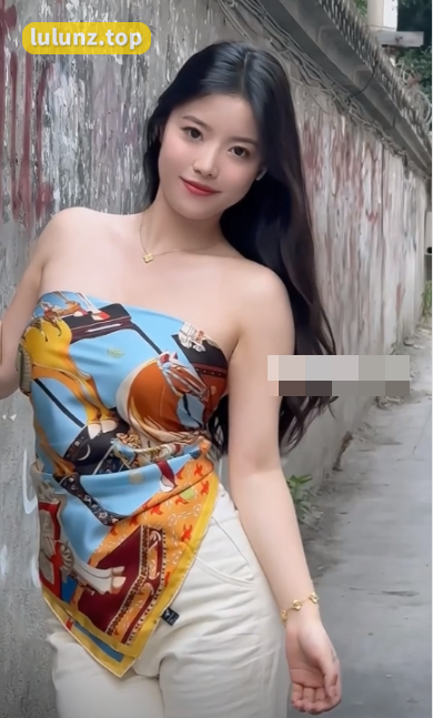 抖音美女小蕉微密作品欣赏|美丽天使红裙黑夹克造型受追捧