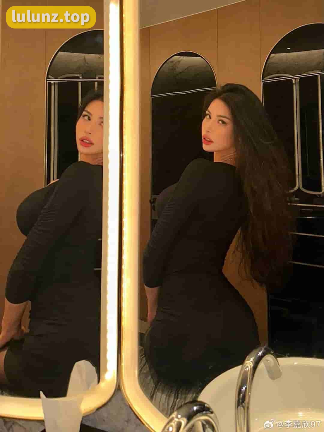 李嘉欣97的个人资料及简介背后的故事，探寻她成长的足迹