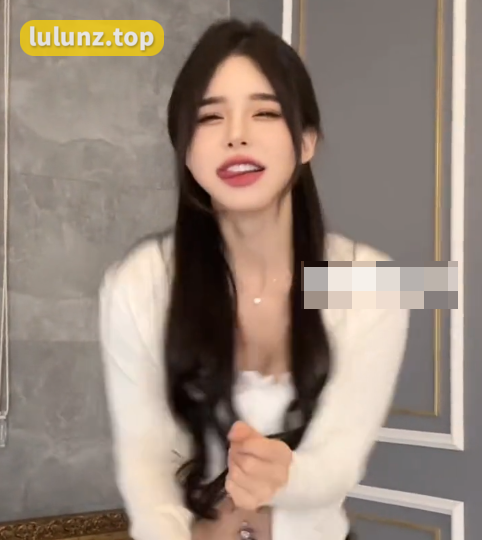 李梦琳un微密圈照片好看？网友：极品反差？