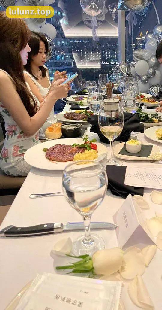 抖音百万粉丝博主我才是岚岚维密圈付费写真视频照片