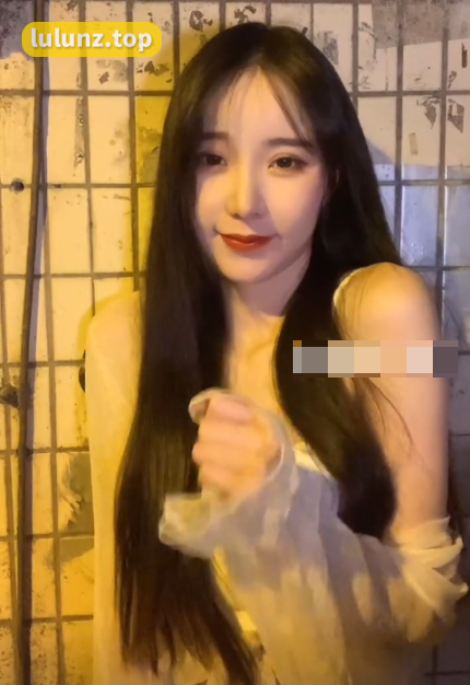 抖音颜值博主任智桃微密圈水蜜桃般的童颜