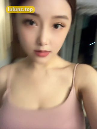 抖音网红奶雯的微密圈资源汇总引发争议，私密诱人内容惊艳呈现