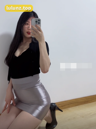 抖音音音微密圈的穿搭作品好不好看–取决于个人审美观