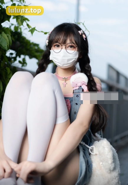 抖音网红佳佳拖把QvQ甜美可爱的身材诱惑，完美无瑕的半球吸引众多粉丝