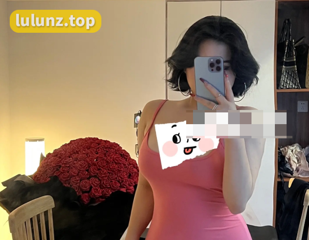 抖音金秀秀Jiuiu微密圈精选作品照片出炉，成熟杏感！