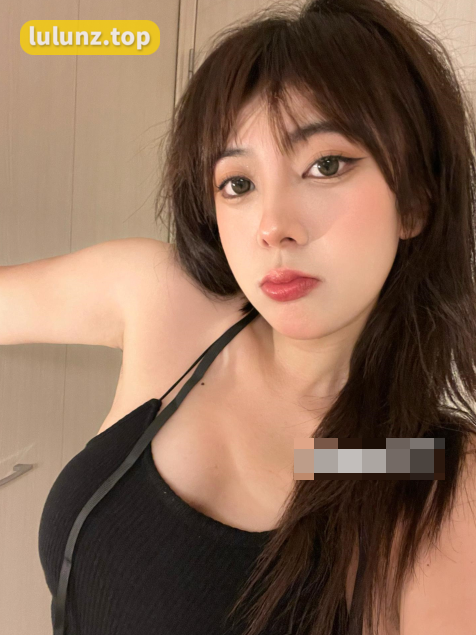 -1 抖音博主安泥推出微密圈付费图作品,展现创意时尚风格