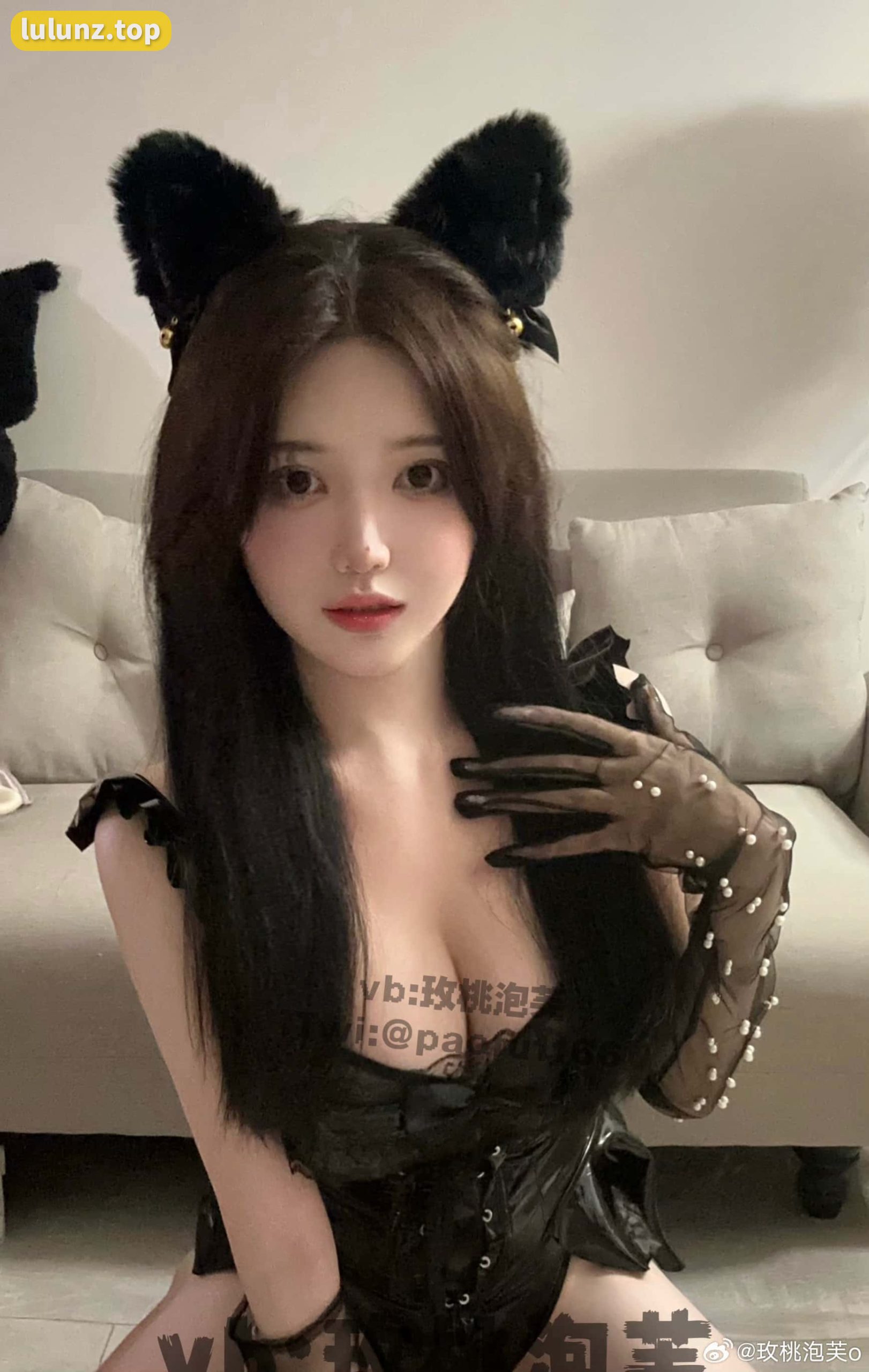 玫桃泡芙微密圈真爱粉图包资源，倾国倾城面容与性感服装的完美结合