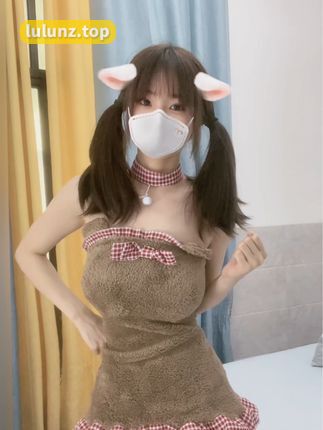 给乔买裙子沉浸在微密圈作品文化中,体验传统与现代的完美融合