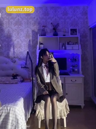 唐十七微密圈作品展现天空与云朵的宁静与纯净