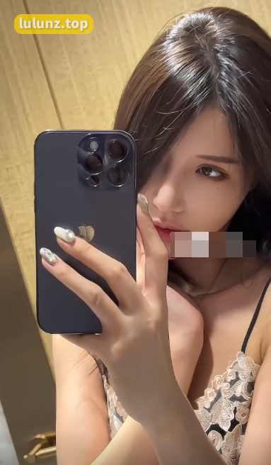 甜美可爱型颜值博主脸红mm的私密系列照片和服装分享