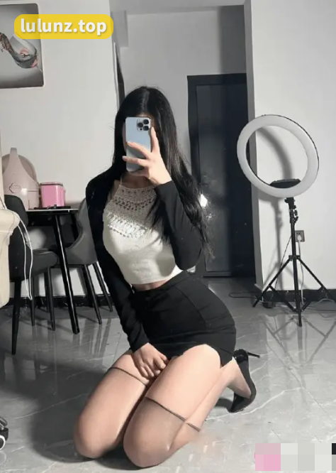 网红陈妮妮uni微密收费图片瓜 网友:反差真大!-1 网红陈妮妮uni微密收费图片瓜网友:反差真大!