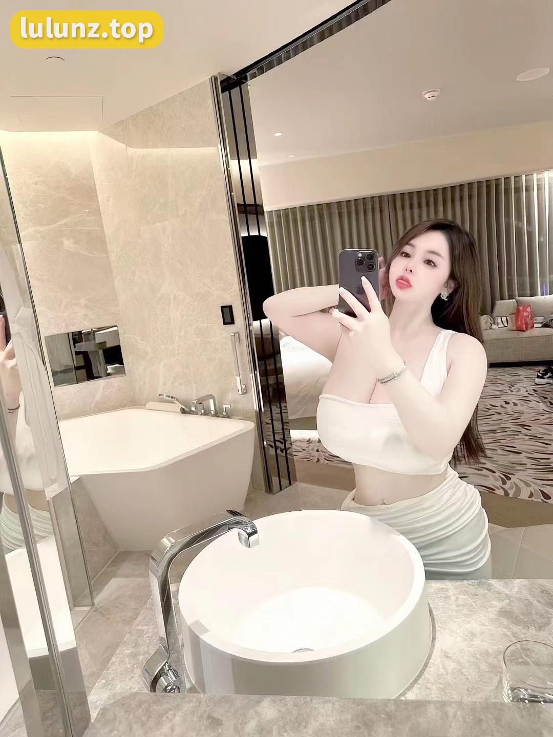 戴允祺微密圈作品照片展现超性感身材,引领自信与自爱之旅