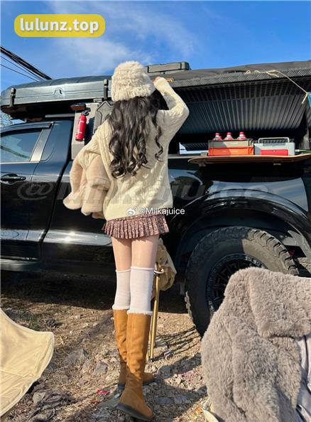 牛奶里的果汁微密圈套图资源，展现颜值与美足共舞