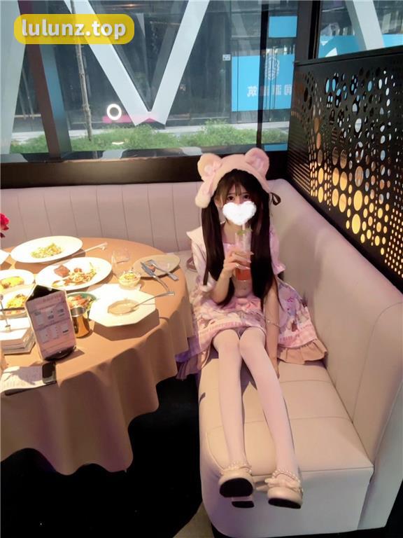 兔萝酱微密圈付费作品资源，独特视角展现网红魅力与创作能力