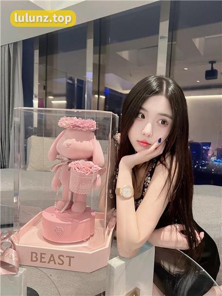 甜不二子追求美的独特魅力，微密圈图片资源引领抖音时尚潮流