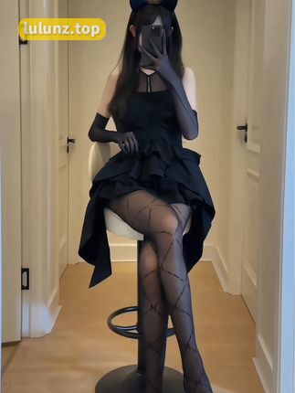 猫梨梨早期视频回顾，她的初期作品有哪些特点？