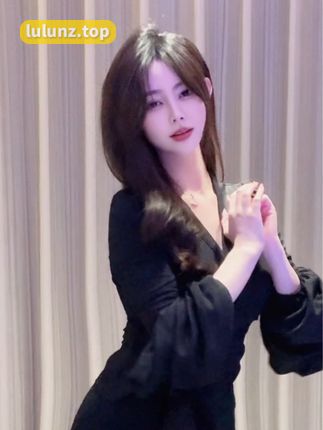 微博奶团奶团微密圈作品颜值身材完美结合，抖音保护小团引发追捧狂潮