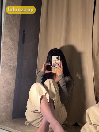 mini苑苑微密圈作品资源展示韵味和文雅，独特发饰点缀成美丽的代表