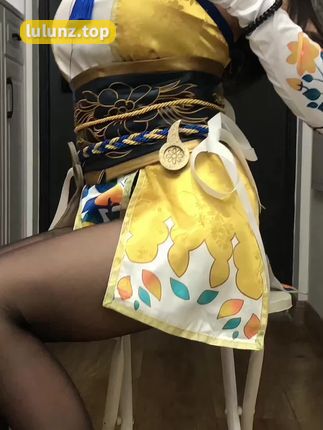 抖音美女晴小猪的微密圈资源穿搭之旅，颜值超高的时尚榜样