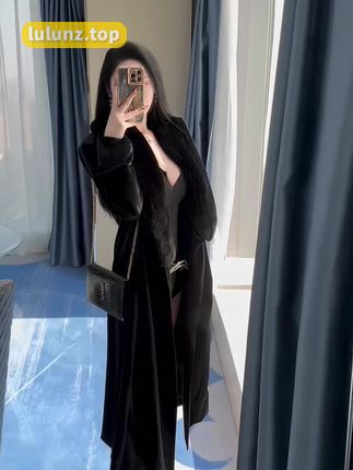 不爱笑的赛琳微密圈作品资源，专业西装外套搭配女性柔美