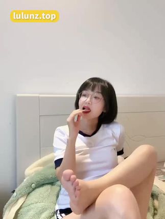 王胜利微密圈圈子的小生活,JK裙穿搭引爆抖音时尚圈,少女气息满满