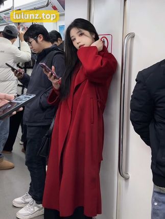 侑子小姐抖音江南烈女微密圈作品一览，独特成熟风格吸粉无数