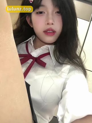 抖音美女晴小猪的微密圈资源穿搭之旅，颜值超高的时尚榜样