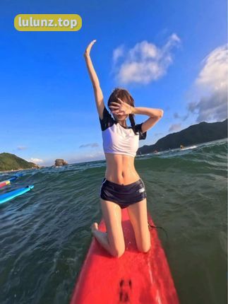 乔富贵微密圈作品资源性感白色连衣裙惊艳,亮相颜值备受赞美