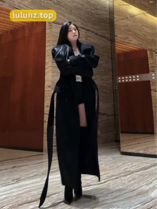 侑子小姐抖音江南烈女微密圈作品一览，独特成熟风格吸粉无数