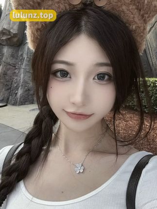 陈妮妮觅圈新作JK裙作品资源展示，成街头最亮美女