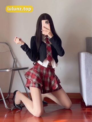 猫猫呀ss微密圈作品内容新动态，清新梦幻般的粉色长裙引发热议