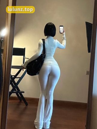 俏妞t维密圈里的照片高清下载，下载她在维密圈中的高清照片