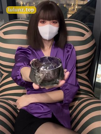 白龙猫女的粉嫩足底搭配时尚复古，无弹力咖啡色丝写真