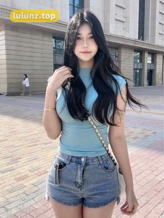 鱼神鱼微密圈作品图片流出，时尚穿搭达人美食探险家