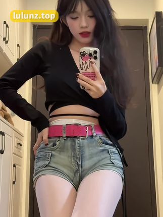 抖音网红晴天小猪本猪娇小搞笑作品引爆微密圈，可爱大人气