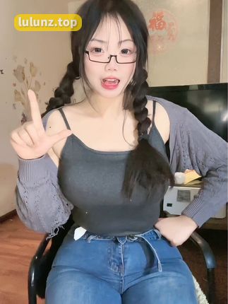 娇妻肉巴微密圈作品资源展示，抖音红人的肉感身材和自信魅力