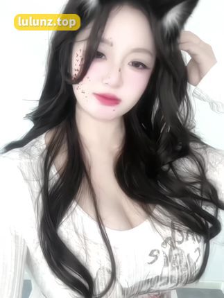 抖音软糖熊直播现场，弹幕互动气氛火爆