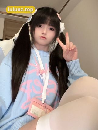 落英酱耶微密圈作品秋日黄昏主题，展现超脱世俗的美丽