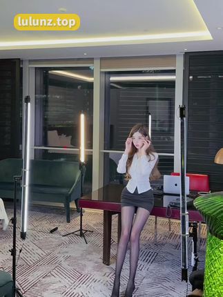 甜不二子觅圈作品曝光，颜值与勇气的完美结合