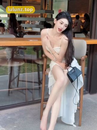 粥粥酱serein舌头视频事件，视频热议背后有何原因