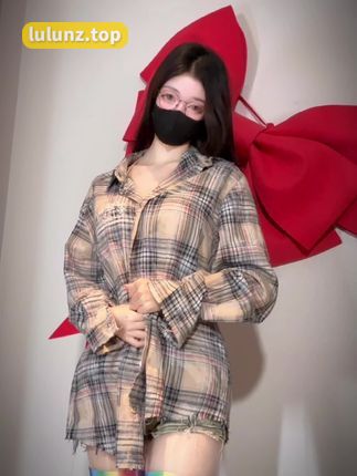 桂芬坐拍/桂芬baby微密圈图片照片资源，时尚与自然的完美融合