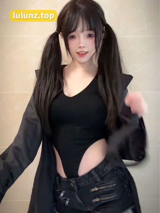 抖音女神小耳酱微密圈内容作品，笑容甜美身材迷人