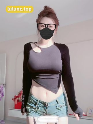 抖音创作者小小忽忽吖微密圈引发关注，视频作品流出事件引发平台隐私保护