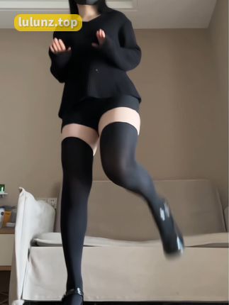 麻辣兔头baby微密圈作品时尚焦点，性感长腿自信态度成就真正微胖女孩