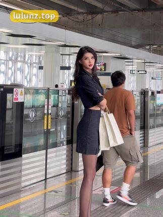 高挑美模葛征微密圈作品照片曝光，引发粉丝狂热关注