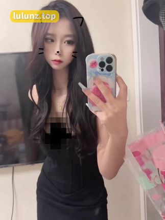 抖音网红不要说我很漂亮(云朵儿的圈子)微密圈作品，完美曲线和清新颜值让人心动