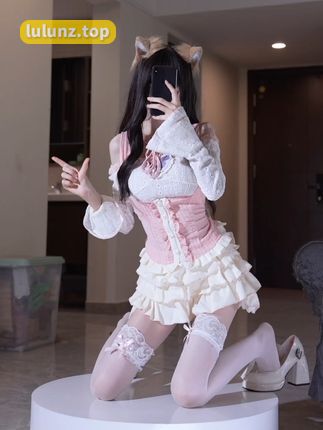 鹿八岁微密圈作品图集资源，令人沉浸的动漫艺术才华与构图水平