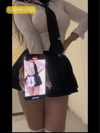 抖音个性红人桃沢樱呀微密圈作品，挑战传统审美定义