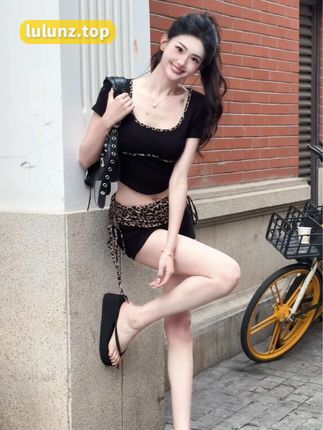 粥粥酱瑜伽裤连体造型,她的健身穿搭为何广受好评?