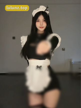 抖音网红鱼神微密圈带来的透明连体作品穿搭趋势，展现自由与个性